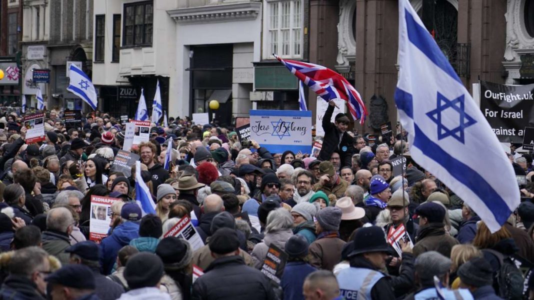 Large-scale London protest denounces antisemitism in wake of pro-Palestine demonstrations