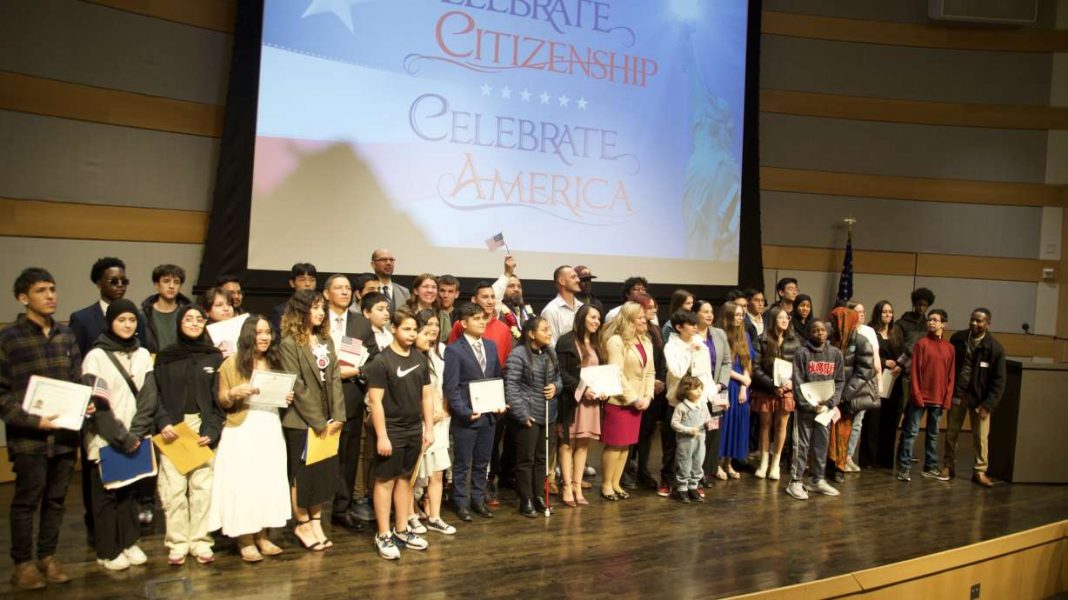 Newly Naturalized US Citizens Swear Allegiance, Becoming the ‘Light’ Many Seek