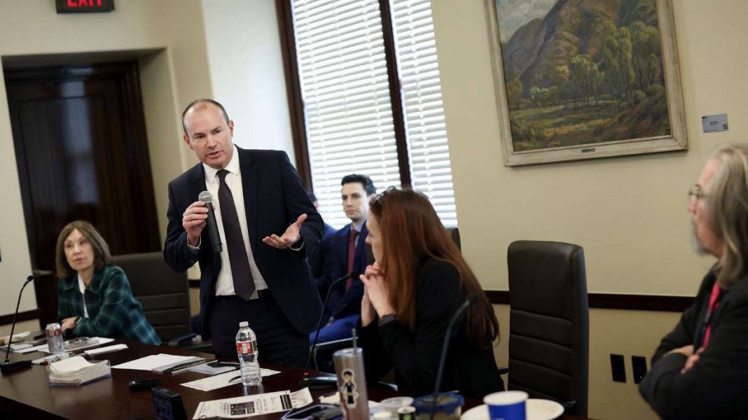 Sen. Lee clarifies his Ukraine and border votes during meeting with Utah legislators